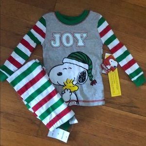 Peanuts 2T Christmas Pajamas  Brand New